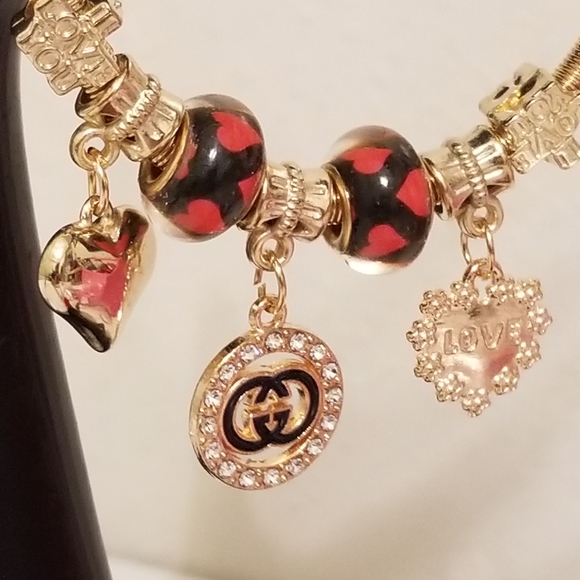 Charm Bracelet with Glass Beads and Hearts New - Picture 3 of 7